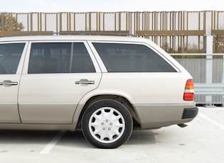 1990 MERCEDES-BENZ (W124) 300 TE