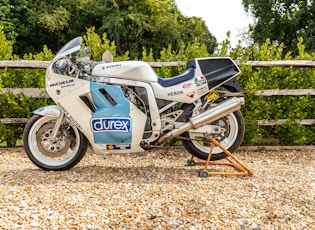 1989 DUREX SUZUKI GSX-R1100 - EX JAMIE WHITHAM ISLE OF MAN TT RACE BIKE