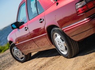 1994 MERCEDES-BENZ (W124) E280