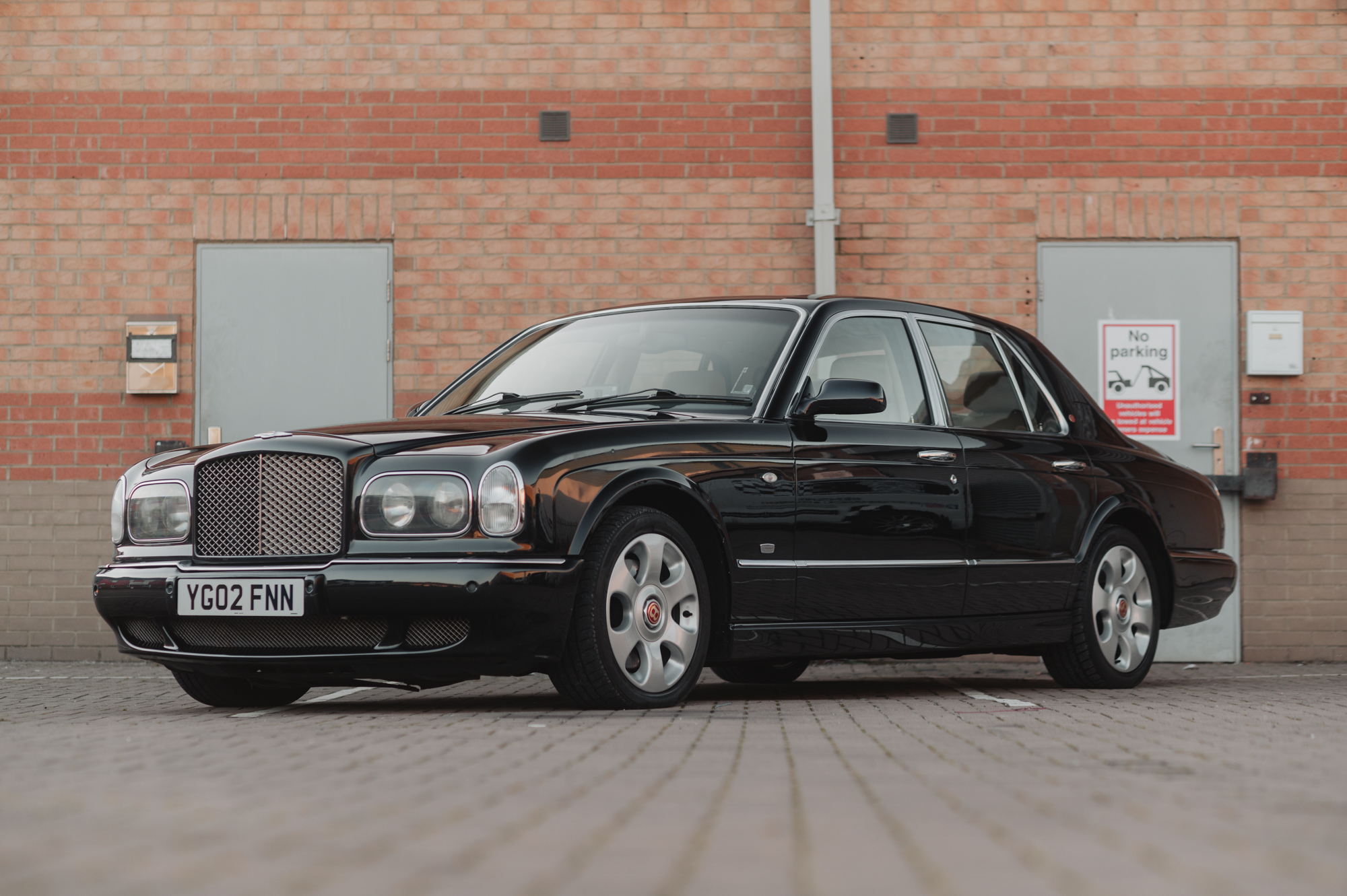 1/43 Bentley Arnage R ブラック Amazon.co.jp: 1/43 PMA製 Bentley Arnage R black ：ベントレー