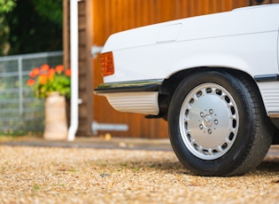 1988 MERCEDES-BENZ (R107) 300 SL