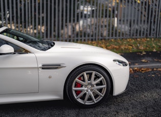 2013 ASTON MARTIN V8 VANTAGE ROADSTER - 14,580 MILES