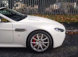 2013 ASTON MARTIN V8 VANTAGE ROADSTER - 14,580 MILES