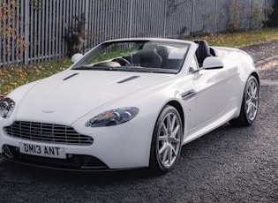 2013 ASTON MARTIN V8 VANTAGE ROADSTER - 14,580 MILES