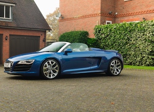 2010 AUDI R8 V10 SPYDER - MANUAL