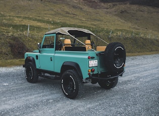 1988 LAND ROVER 90 ‘BIKINI TOP’ – RESTOMOD 