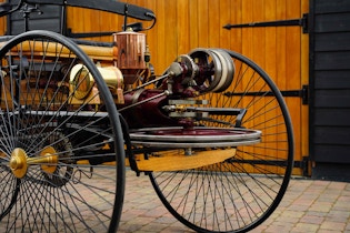 1886 BENZ PATENT-MOTORWAGEN REPLICA 