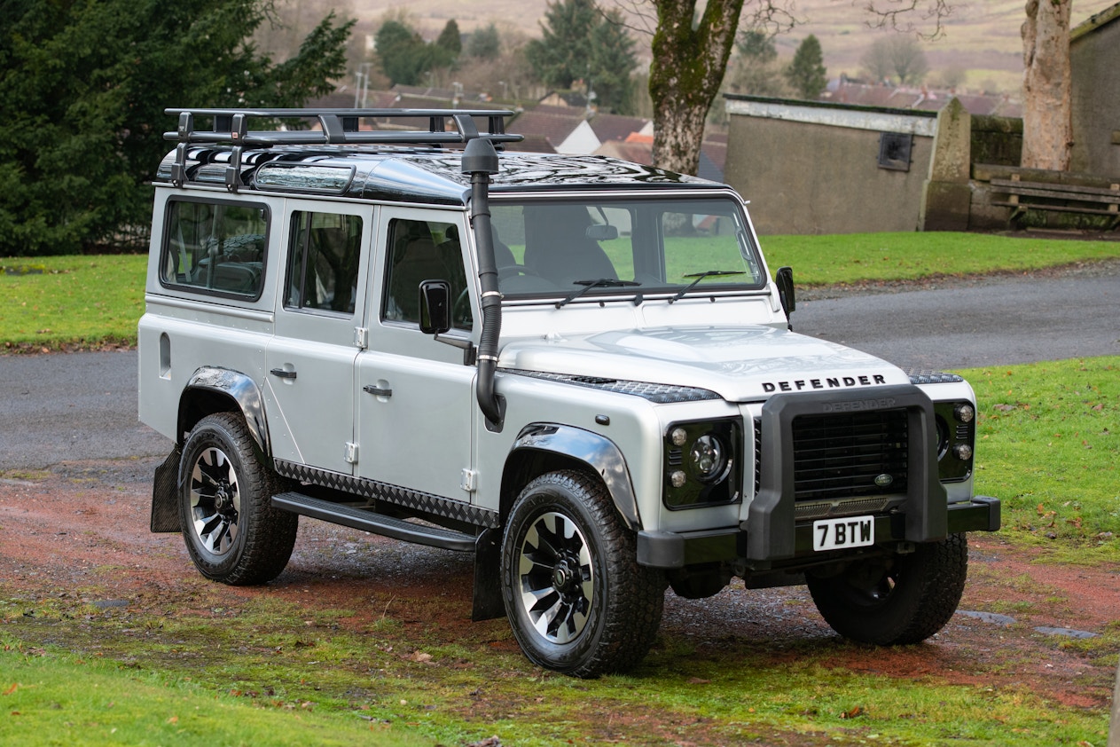 2014 LAND ROVER DEFENDER 110 XS STATION WAGON - 18,790 MILES