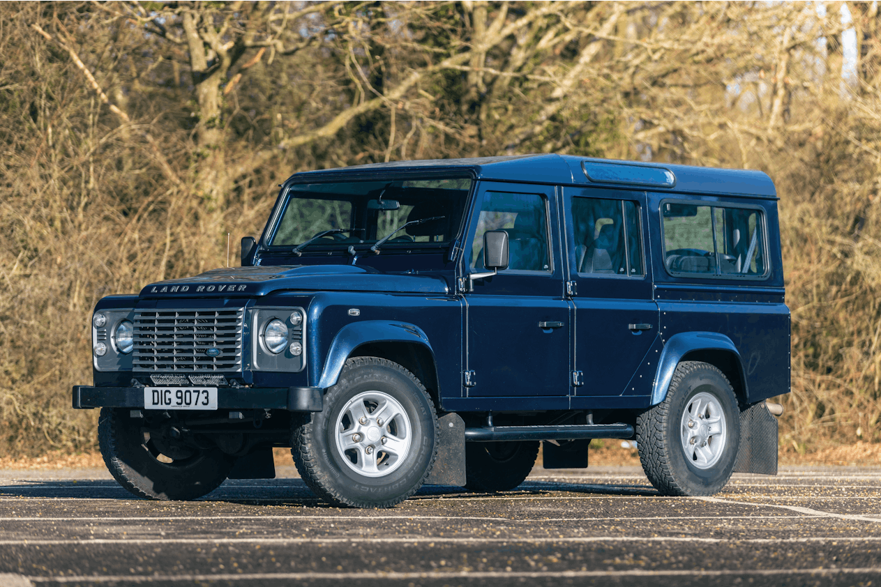 2011 LAND ROVER DEFENDER 110 XS STATION WAGON - 18,135 MILES 