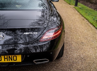 2010 MERCEDES-BENZ SLS AMG - 6,593 MILES