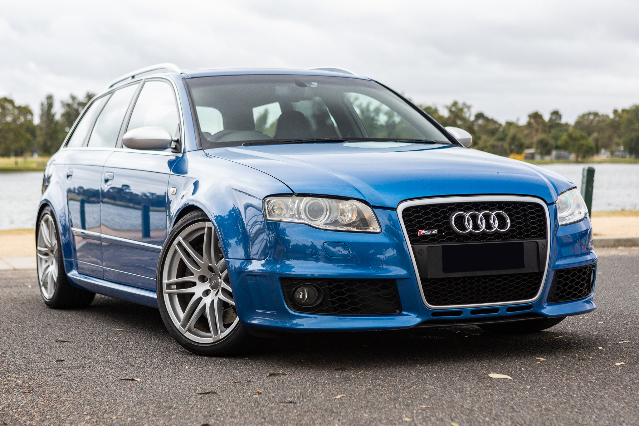 Audi RS4 B7 2006 スプリントブルー 1/18（S4アバント