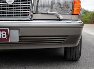 1986 MERCEDES-BENZ (W126) 560 SEL 