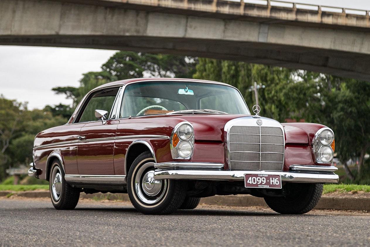 1967 MERCEDES-BENZ (W112) 300SE COUPE