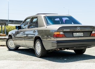 1985 MERCEDES-BENZ (W124) 300 E