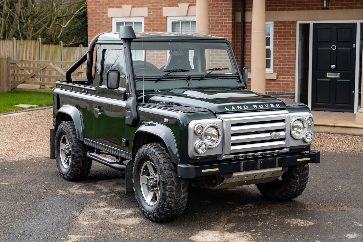 2009 LAND ROVER DEFENDER 90 PICK UP - 36,908 MILES