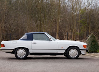 1988 MERCEDES-BENZ (R107) 300 SL