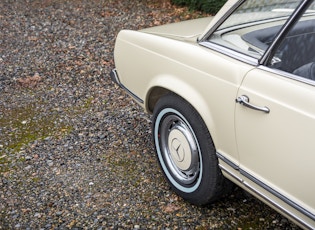 1964 MERCEDES-BENZ 230 SL PAGODA