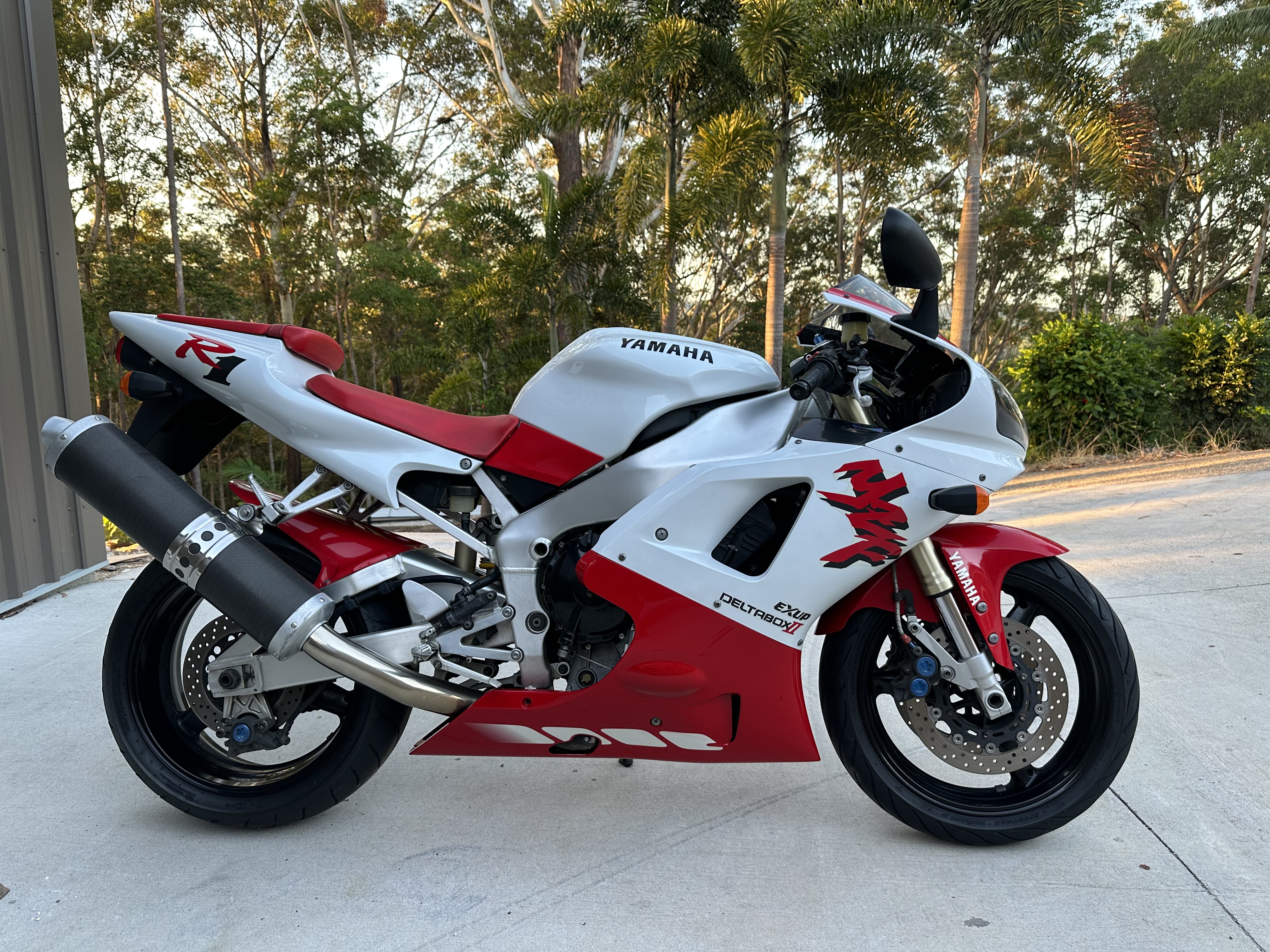 1998 YAMAHA YZF-R1 for sale by auction in Eumundi, QLD, Australia