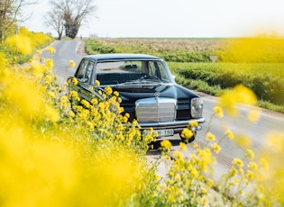 1968 MERCEDES-BENZ (W115) 220 SALOON 