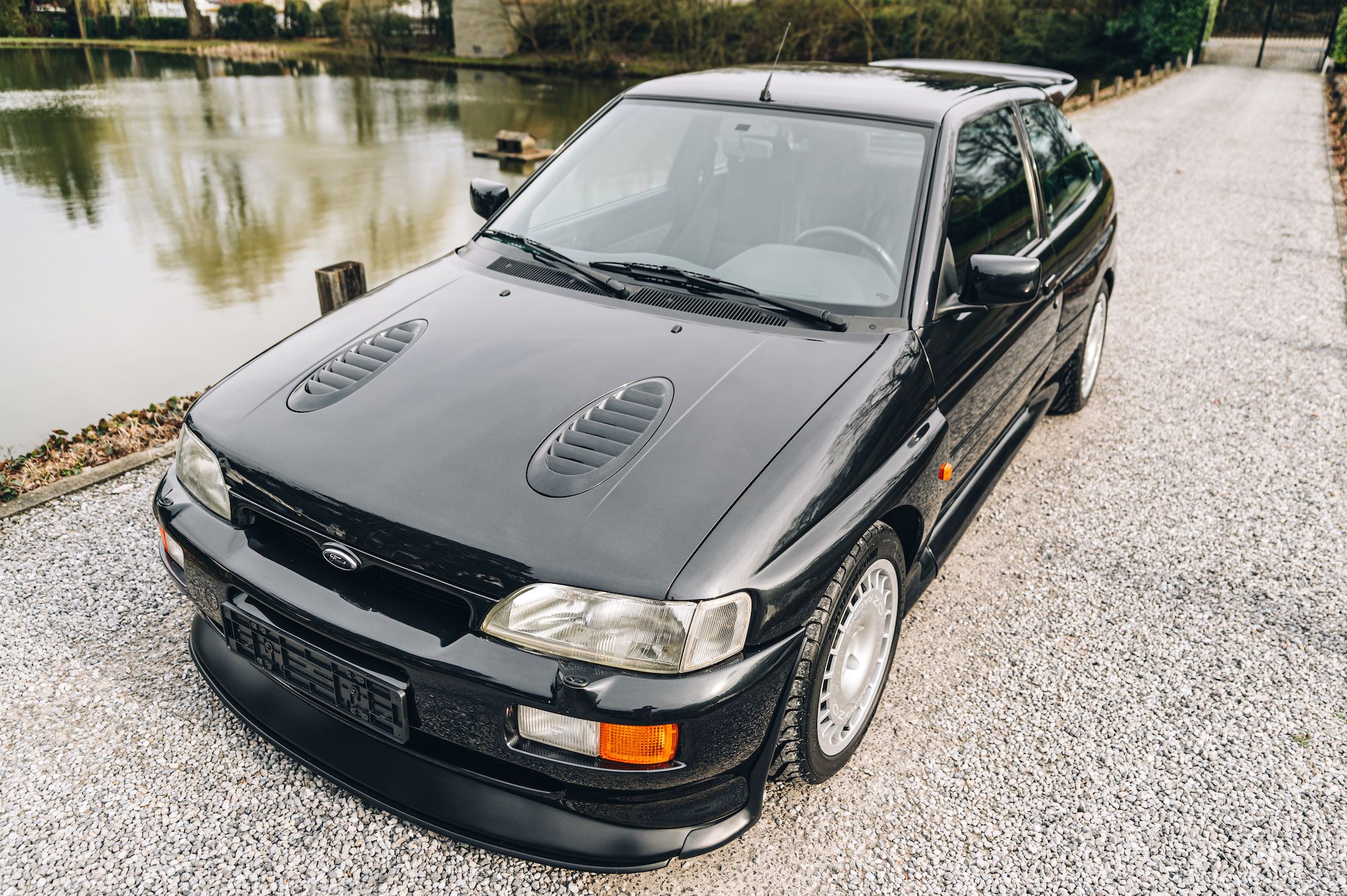 61　フォード　1994　Escort RS Cosworth ミニチャンプス FORD ESCORT RS COSWORTH WRC 1/18 UT MODELS 22706 voiture