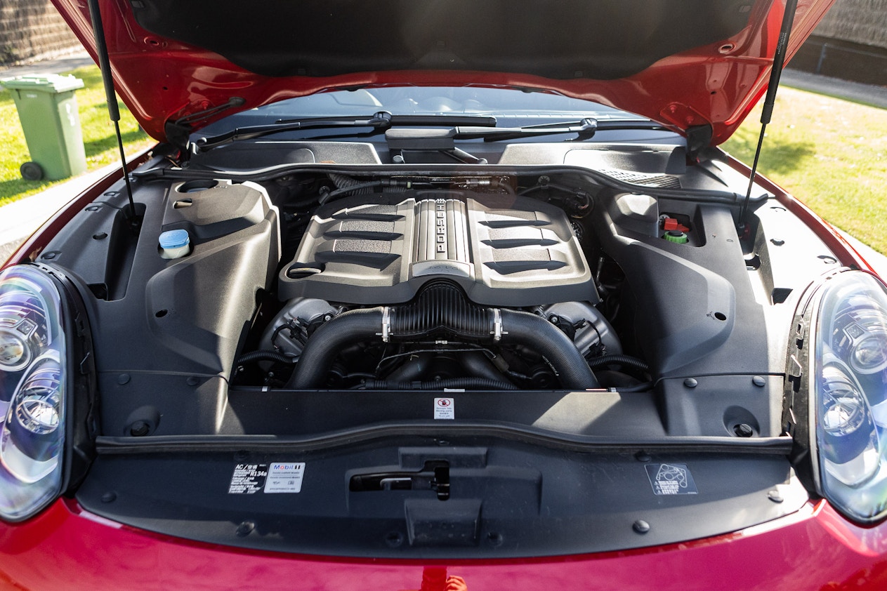 Standard Hood & Mirrors | PORSCHE MACAN TURBO 2016 Standard Hood & Mirrors | PORSCHE MACAN TURBO 2016