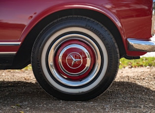 1967 MERCEDES-BENZ 230 SL PAGODA