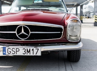 1965 MERCEDES-BENZ 230 SL PAGODA