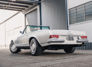 1967 MERCEDES-BENZ 230 SL PAGODA