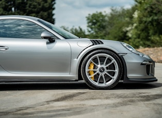 2015 PORSCHE 911 (991.1) GT3 RS - 2,300 MILES