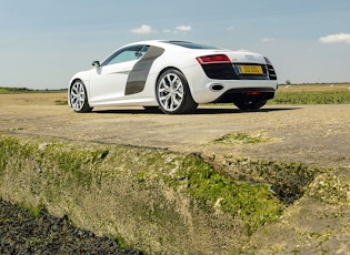 2009 AUDI R8 V8 - MANUAL