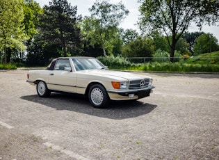 1988 MERCEDES-BENZ (R107) 560 SL