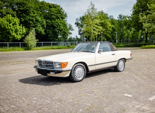 1988 MERCEDES-BENZ (R107) 560 SL