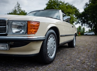 1988 MERCEDES-BENZ (R107) 560 SL