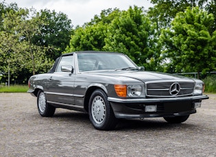 1988 MERCEDES-BENZ (R107) 560 SL