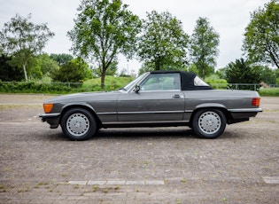 1988 MERCEDES-BENZ (R107) 560 SL