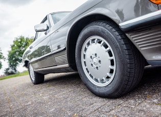 1988 MERCEDES-BENZ (R107) 560 SL