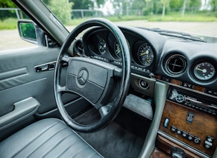 1988 MERCEDES-BENZ (R107) 560 SL