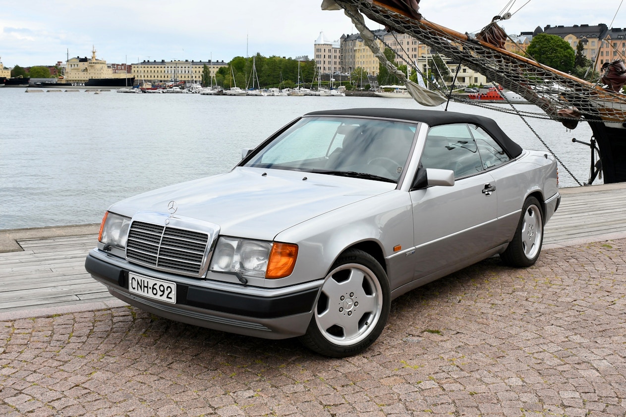 1992 Mercedes-Benz (W124) 300 CE-24 Cabriolet