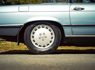 1986 MERCEDES-BENZ (R107) 500 SL