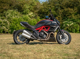 2011 DUCATI DIAVEL CARBON 