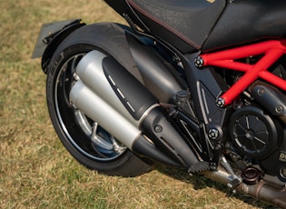 2011 DUCATI DIAVEL CARBON 