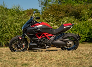 2011 DUCATI DIAVEL CARBON 