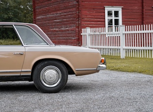 1967 MERCEDES-BENZ 250 SL PAGODA