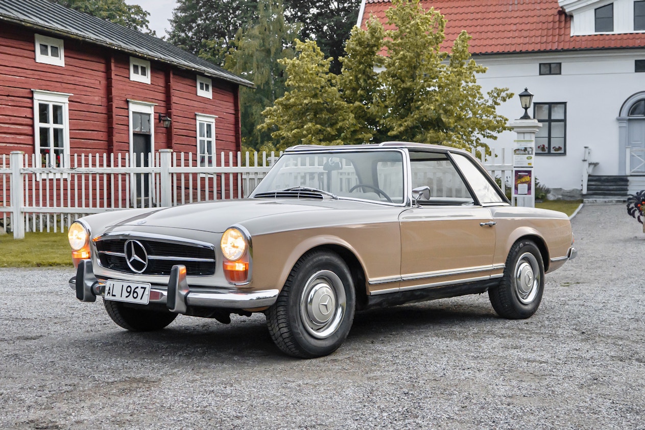 1967 MERCEDES-BENZ 250 SL PAGODA