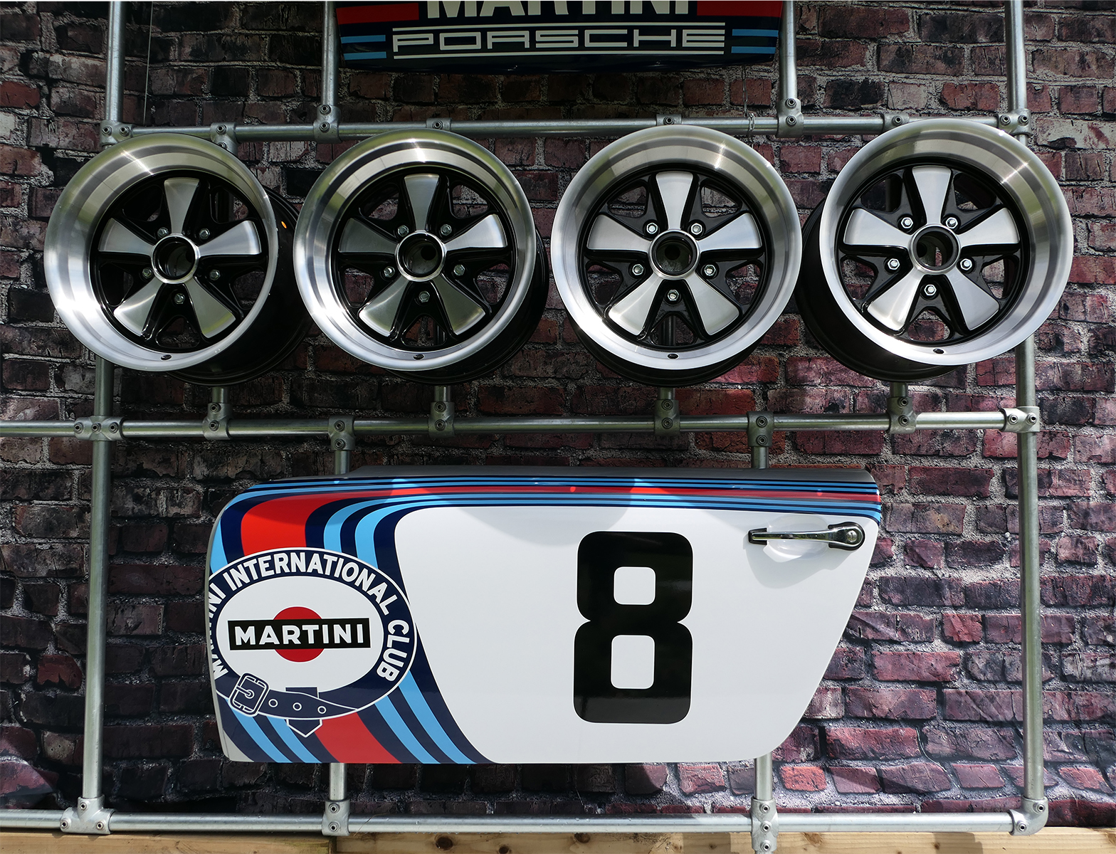 1973 MARTINI PORSCHE 911 CARRERA RSR 'R6' TRIBUTE DISPLAY