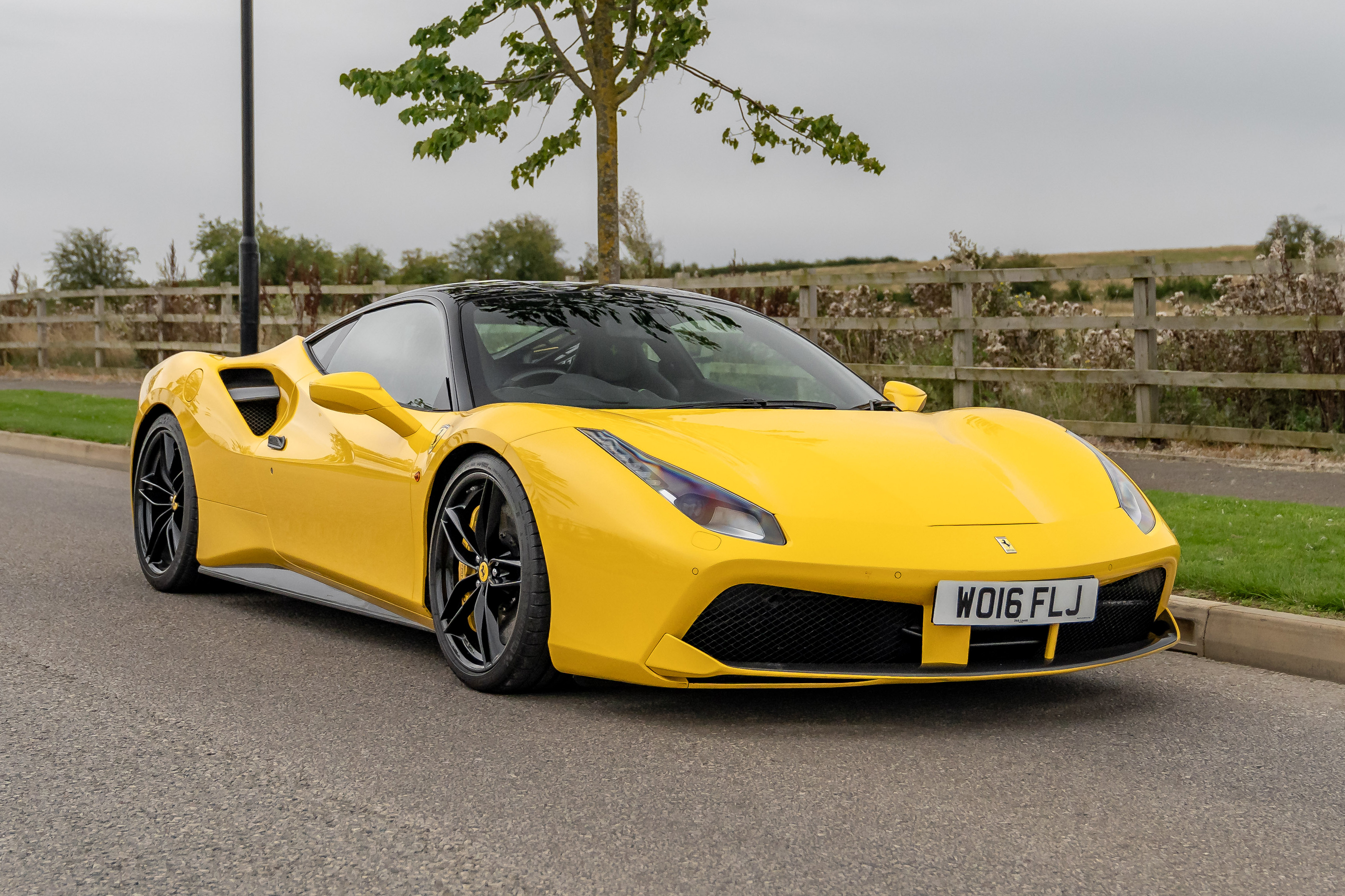 Ferrari イエロー Giallo Modena Ferrari 488 Spider with the works. @davidfishchuk