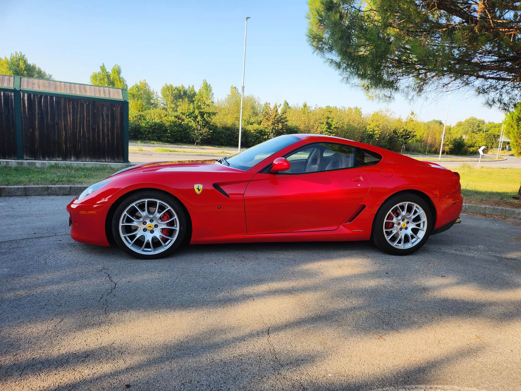 アイドロン　Ferrari 599 GTB Fiorano 2006年　レッド 2007 Ferrari 599 GTB Fiorano - 2006 Geneva Motor Show Photos