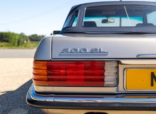 1988 MERCEDES-BENZ (R107) 300 SL - 56,339 miles 