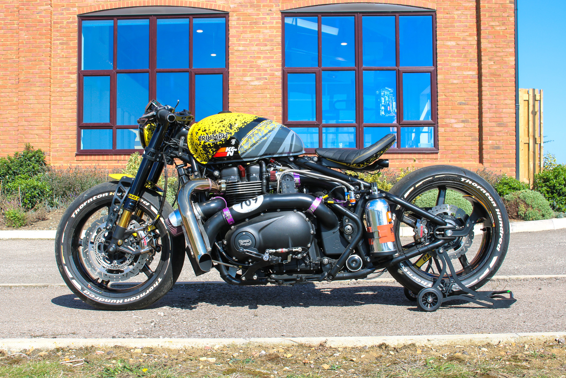 2021 bonneville store bobber