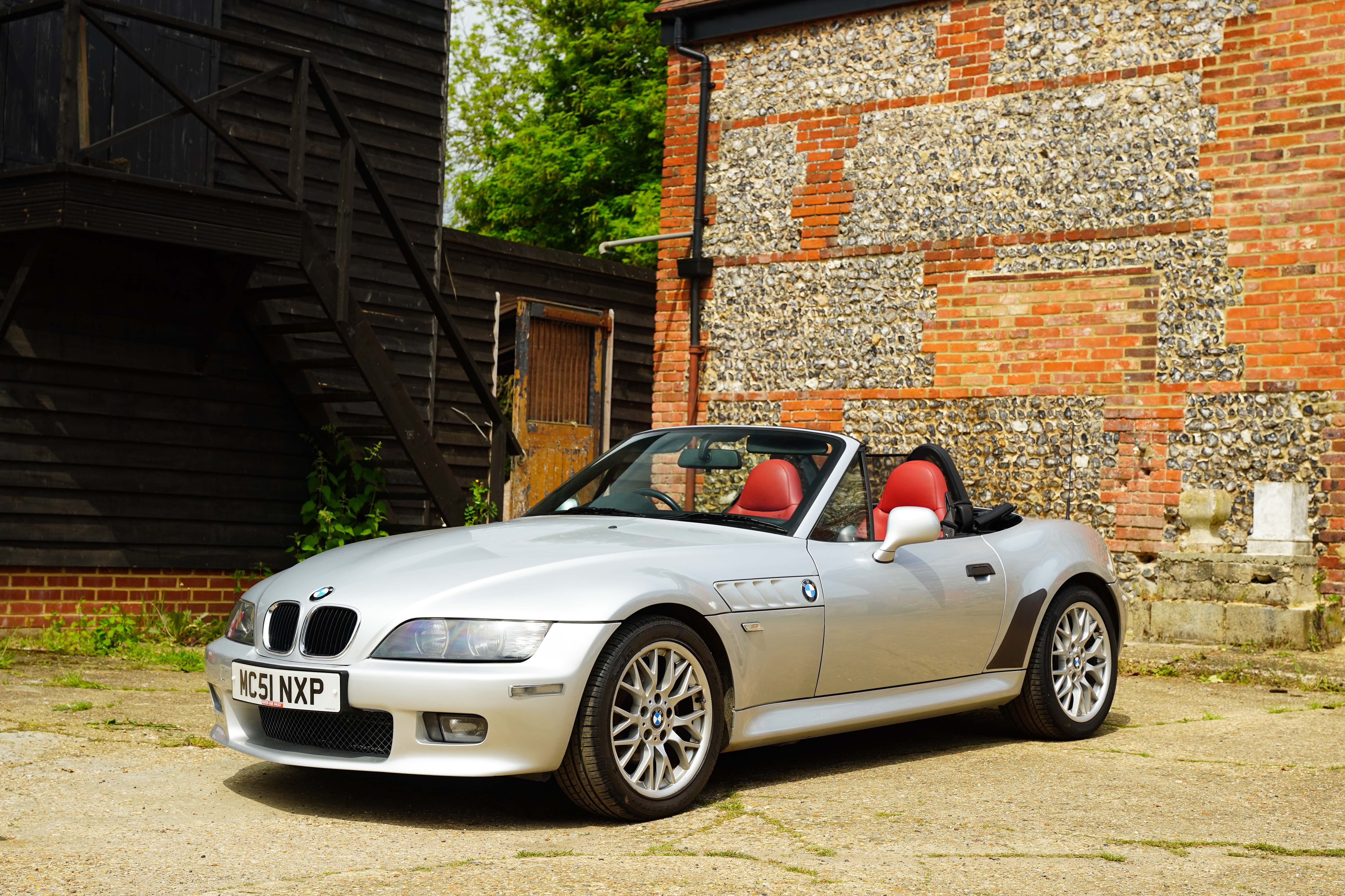 Amazon.com: [For 1996-2002 BMW Z3] LED Halo Ring Chrome